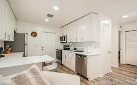 Tropical Retreat ** 2 Bedroom ** Singer Island